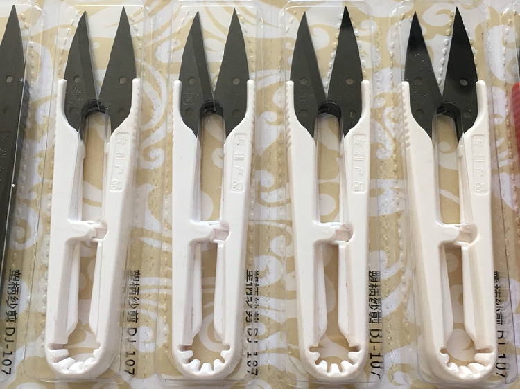 Daji Schaar met kunststof hand - Embroidery Scissors Small recensie en prijs
