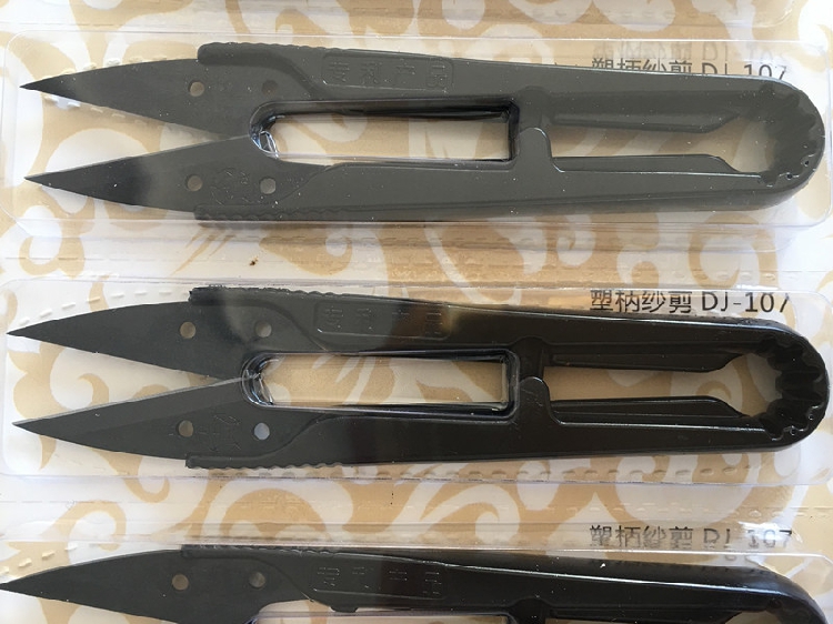 Daji Schaar met kunststof hand - Embroidery Scissors Small recensie en prijs